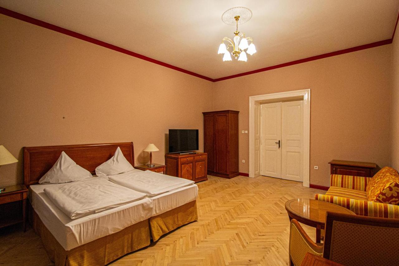 4 Bedrooms 130M2 Apartment At The Main City Square Prague Ngoại thất bức ảnh